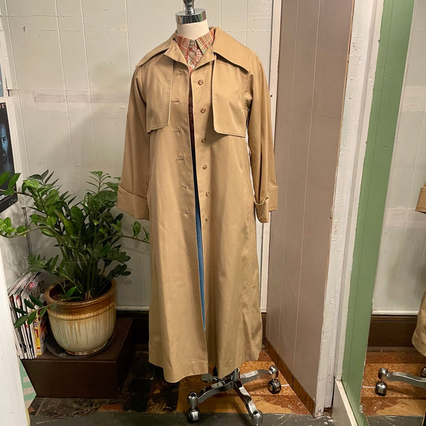 vintage 70s 80s P.B.D. International lightweight trench jacket // women's size Small // available at hey tiger louisville