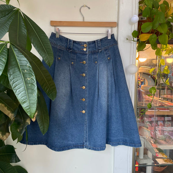 Vintage pleated button front denim skirt // 29 inch waist // available at hey tiger louisville