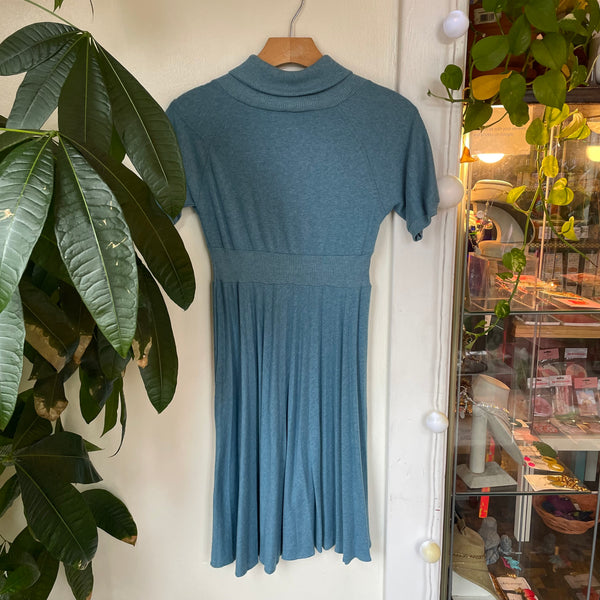 Vintage 50s 60s turtleneck dress with pleated skirt (HT2423) Hey Tiger Vintage 50s 60s turtleneck dress with pleated skirt (HT2423) Hey Tiger
