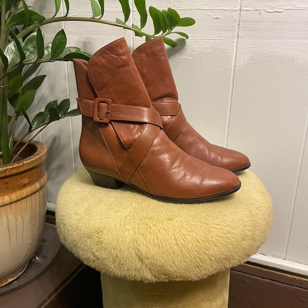 Vintage Selby brown leather buckle boots size 8 abailable at hey tiger louisville 