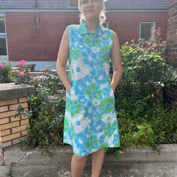 1960s floral shift dress w/ front pockets Hey Tiger 1960s floral shift dress w/ front pockets Hey Tiger