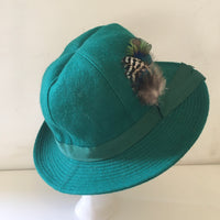 Hey Tiger Louisville Kentucky // Vintage Emerald Green Wool Hat with Ribbon Hatband and Feathers